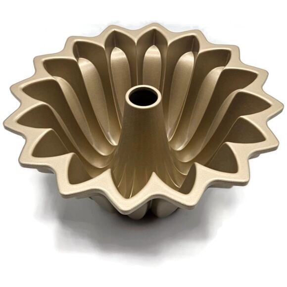 Lotus Bundt Cake Mold Pan Dessert 5 Cups Non Stick Williams Sonoma Nordic Ware - Picture 8 of 15